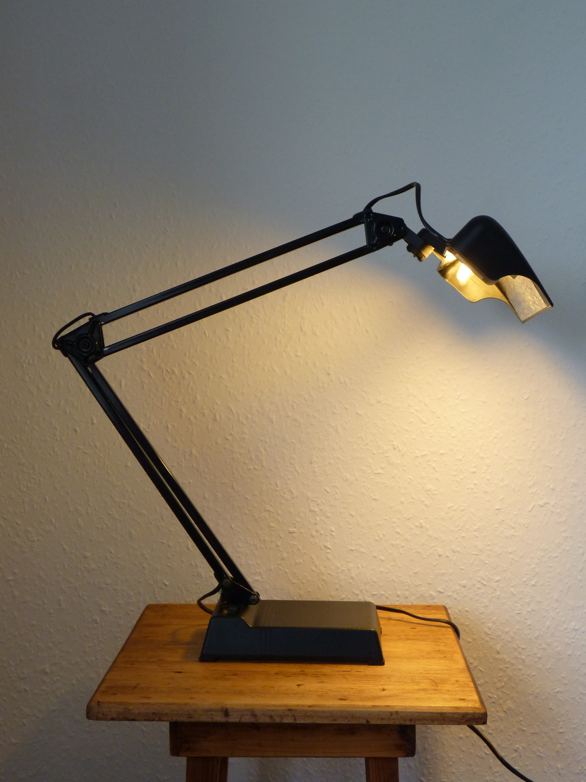 anglepoise style lamp