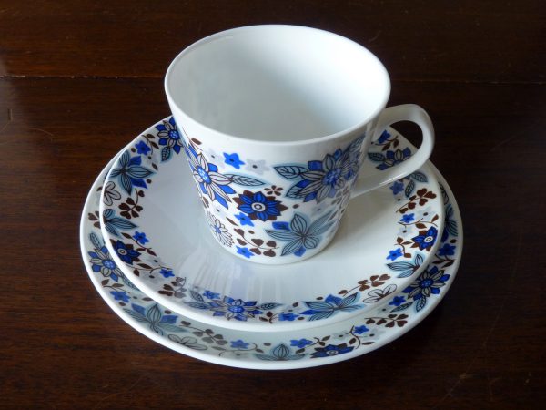 Elizabethan China Carnaby 2 Trio Cup Saucer Sideplate