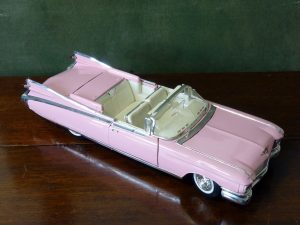 Maisto 1:18 Pink Cadillac Biarritz Eldorado 1959