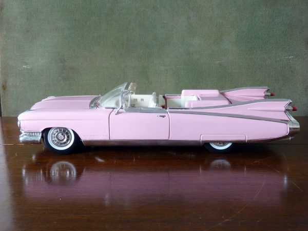 Maisto 1:18 Pink Cadillac Biarritz Eldorado 1959