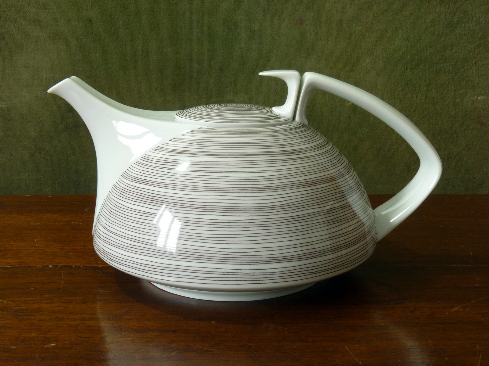 Tea Pot small TAC Walter Gropius. Bauhaus Movement