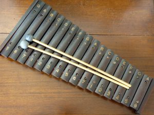 Vintage 17 bar Wood Xylophone and Beaters