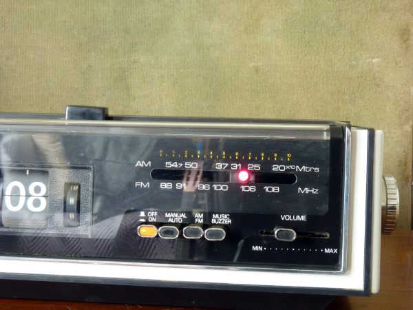 Prinzsound DC16 Flip Clock with AM/FM Radio and Alarm