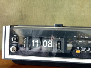 Prinzsound DC16 Flip Clock with AM/FM Radio and Alarm