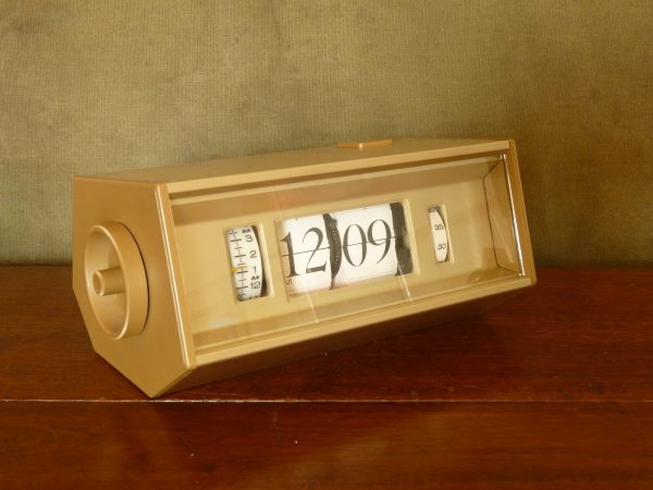 Gold Copal Model 702 12-hour Flip Clock