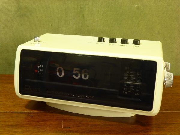 Wien Solid State Flip Clock Radio