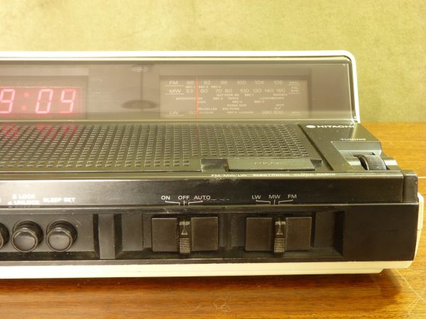 Stylish White 1970s HItachi KC-675E Electronic Clock Radio