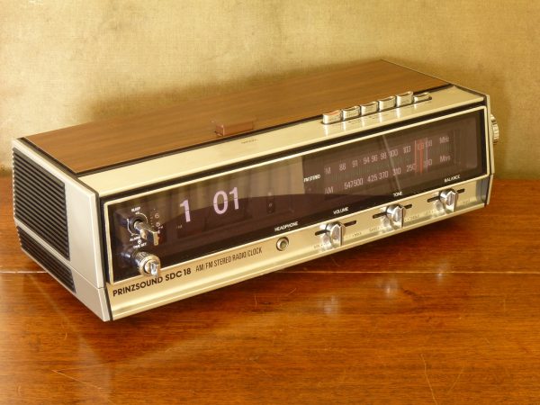 Vintage Prinzsound SDC18 AM/FM Stereo Flip Clock Radio with AUX IN