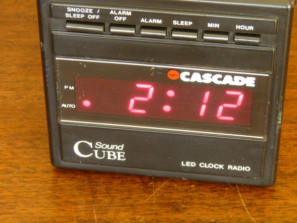 Vintage Red Cascade CR-206 Cube Digital Alarm Clock Radio