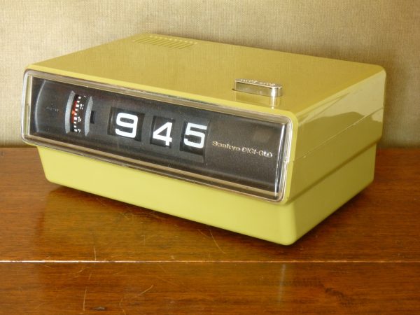 Avocado Green Copal Model 515 Portable Digi-Glo Rolling Clock